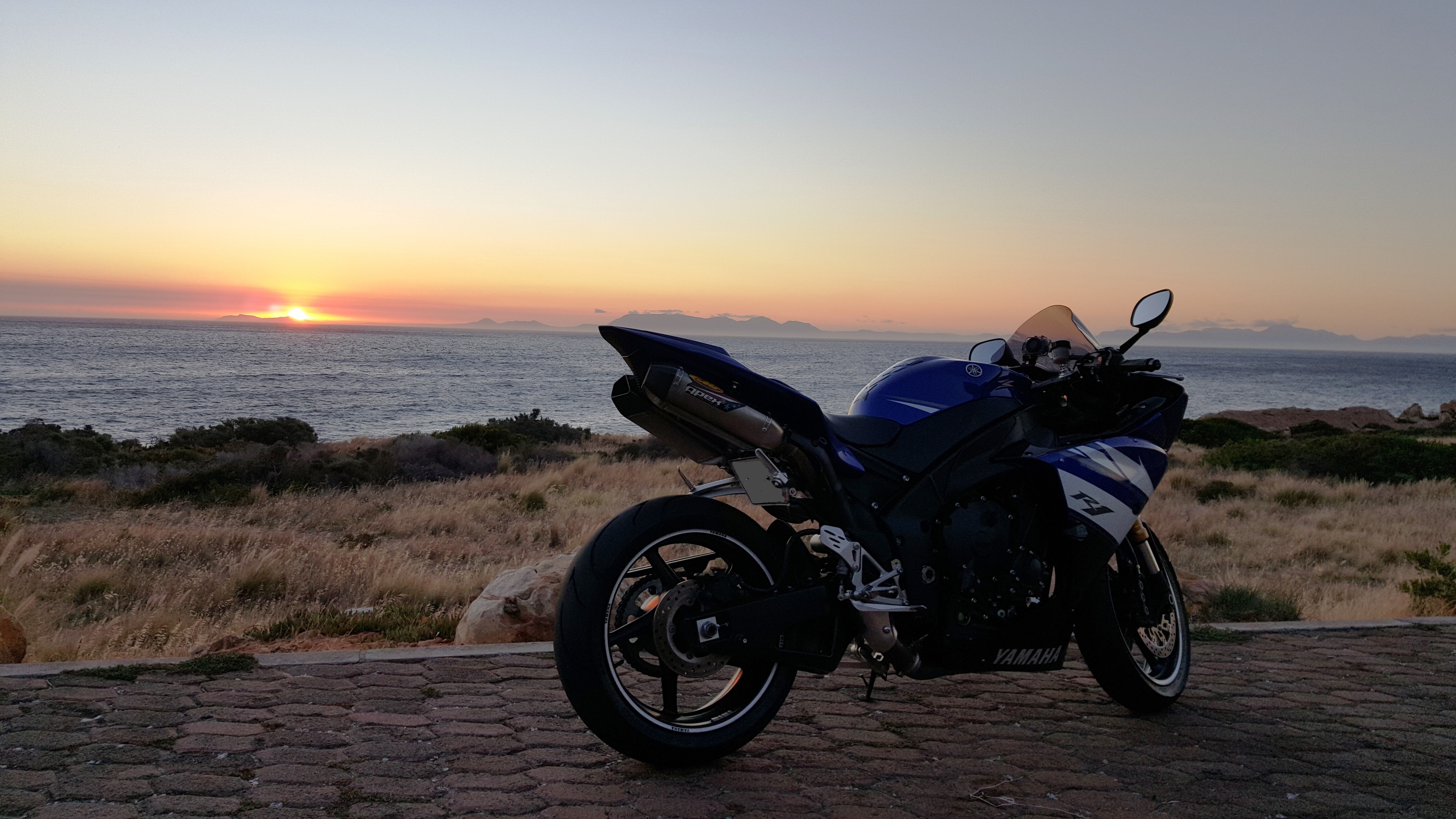 2011 YAMAHA YZF R1 | Picture 2771490 motorcycle photo