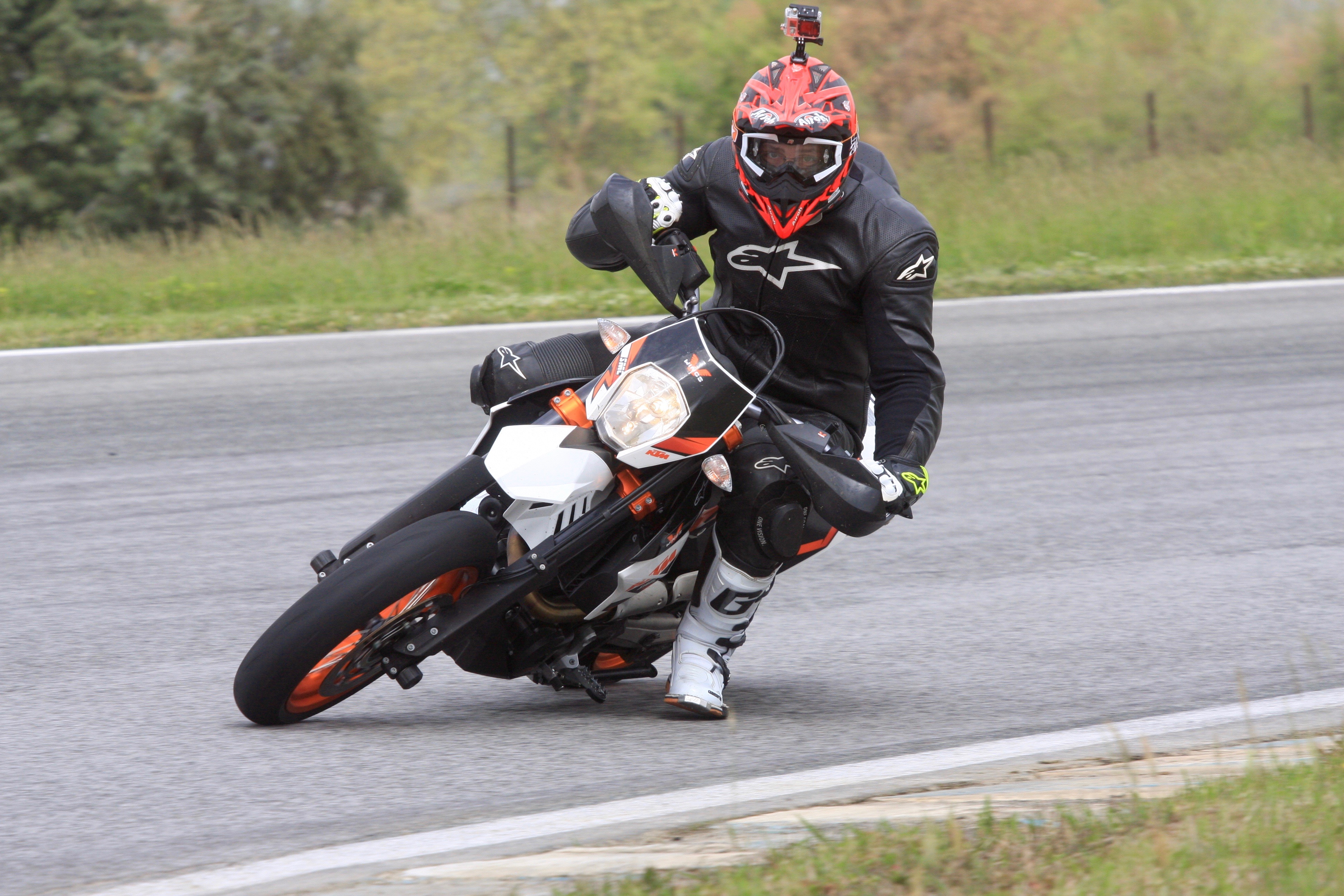 2015 KTM 690 SMC | Picture 2780980 motorcycle photo