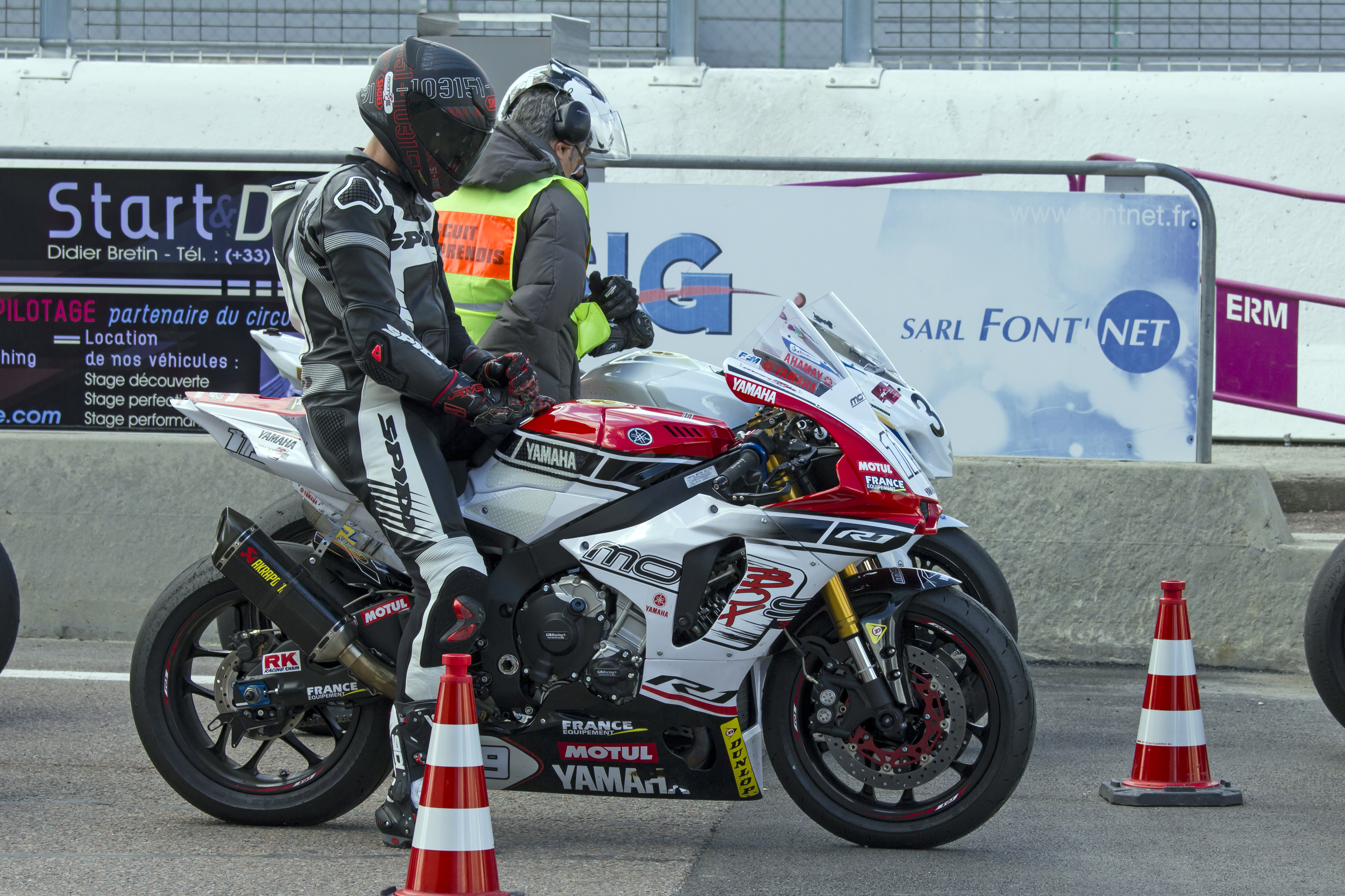 2015 YAMAHA YZF R1 | Picture 2781528 motorcycle photo