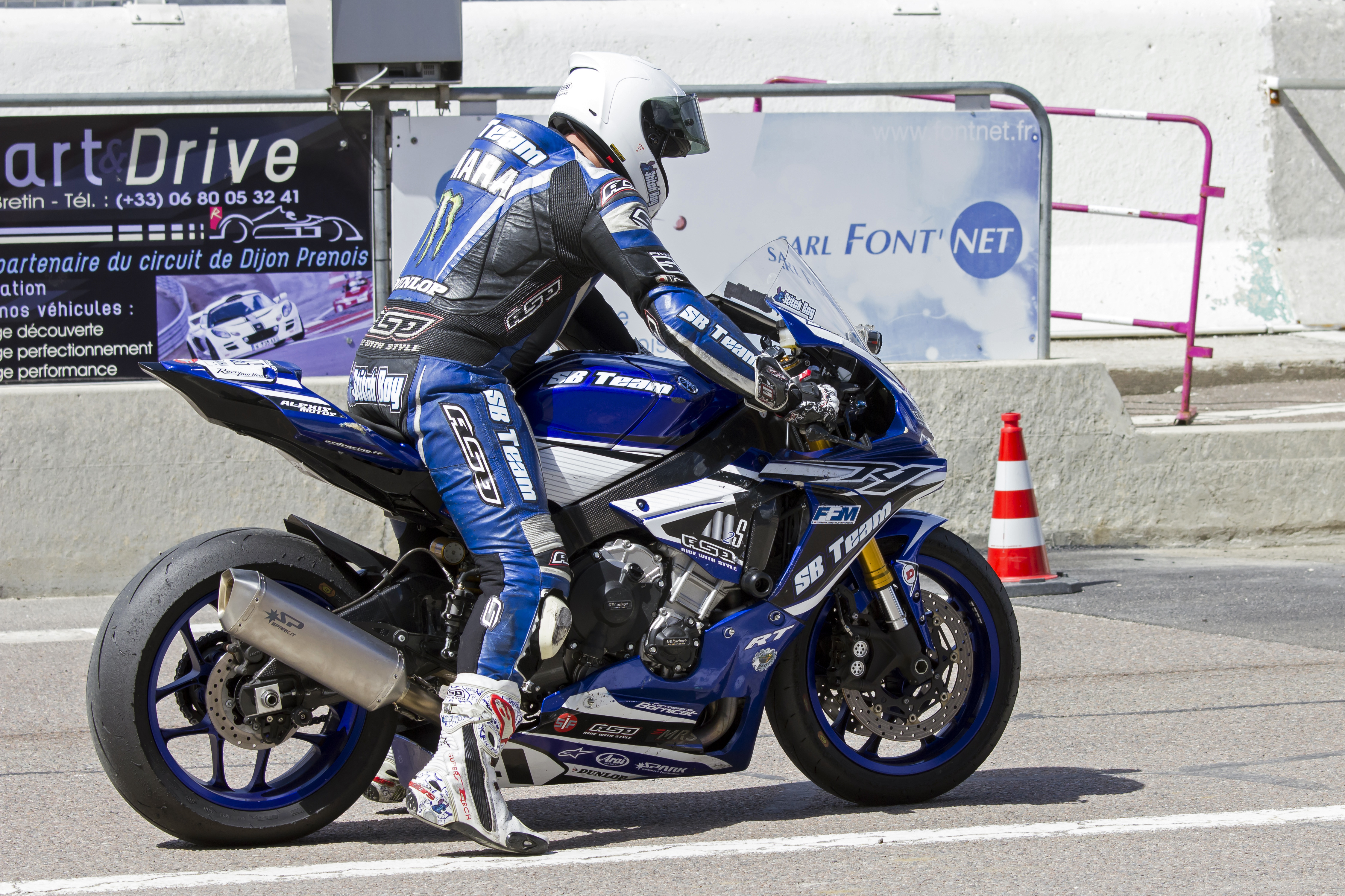 2015 YAMAHA YZF R1 | Picture 2781530 motorcycle photo