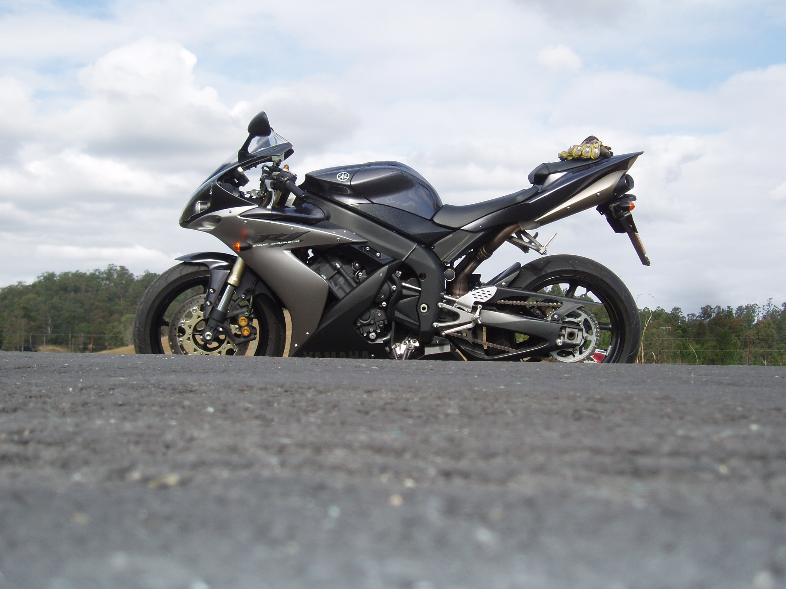 2004 YAMAHA YZF R1 | Picture 2782812 motorcycle photo