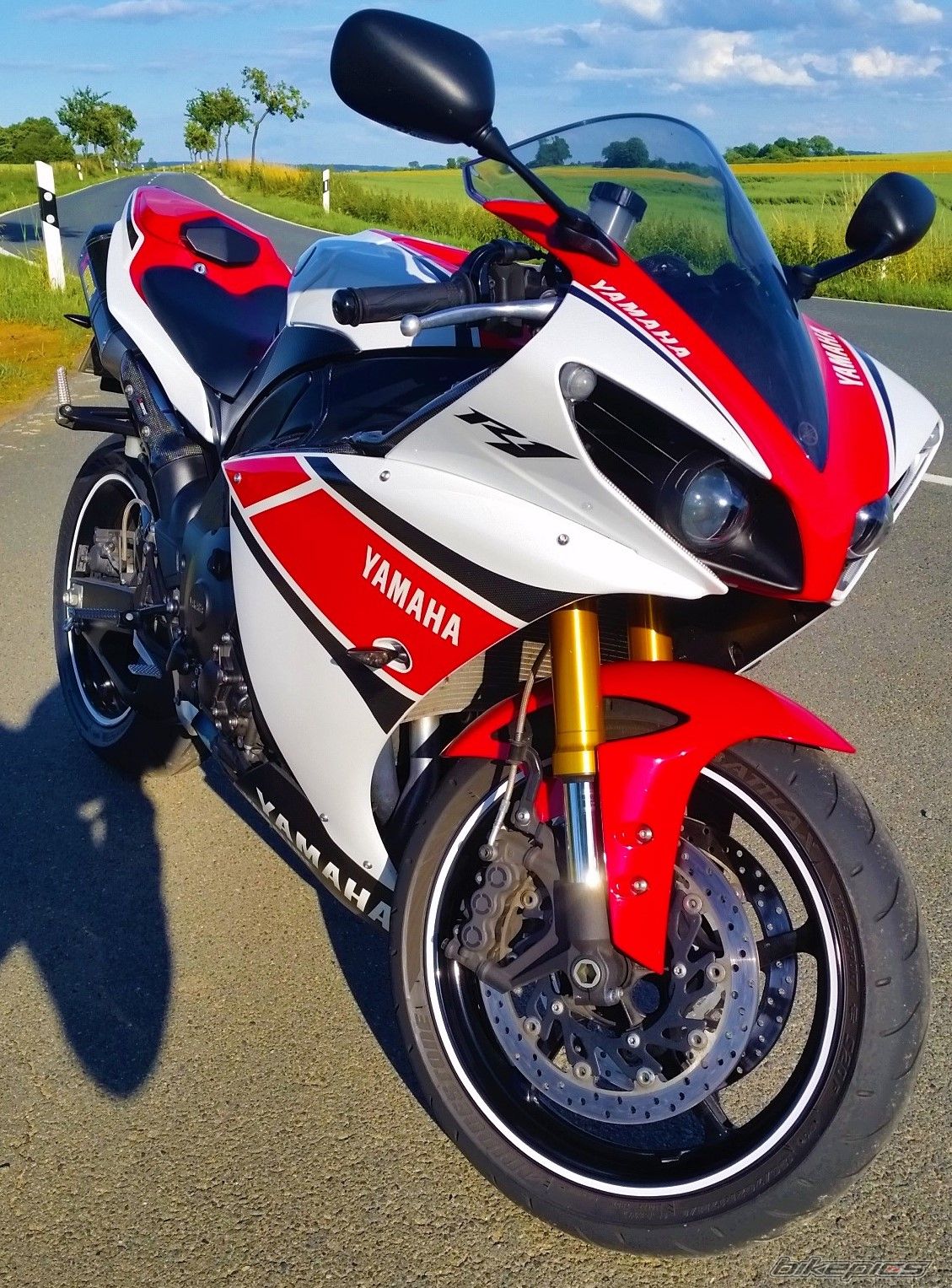 2012 YAMAHA YZF R1 | Picture 2787783 motorcycle photo