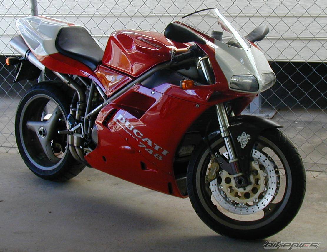 1995  748 | Picture 28 motorcycle photo