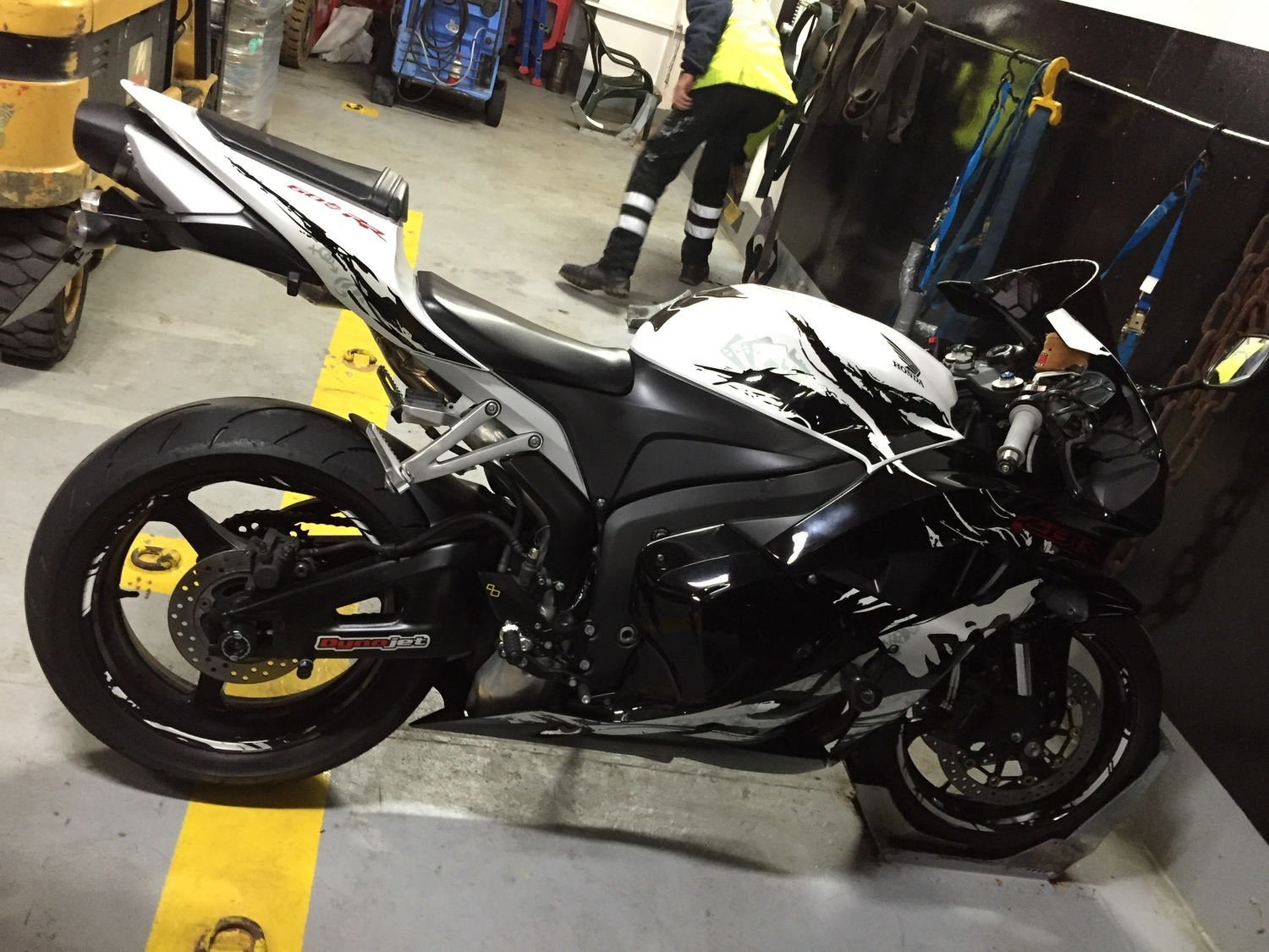 2010 HONDA CBR 600 RR | Picture 2802291 motorcycle photo