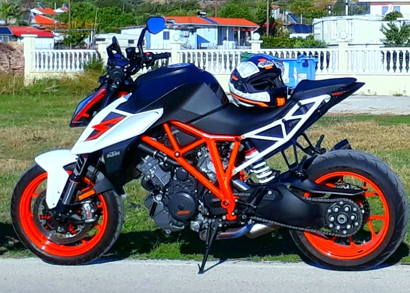 2016 KTM 1290 SUPERDUKE R | Picture 2804211 motorcycle photo