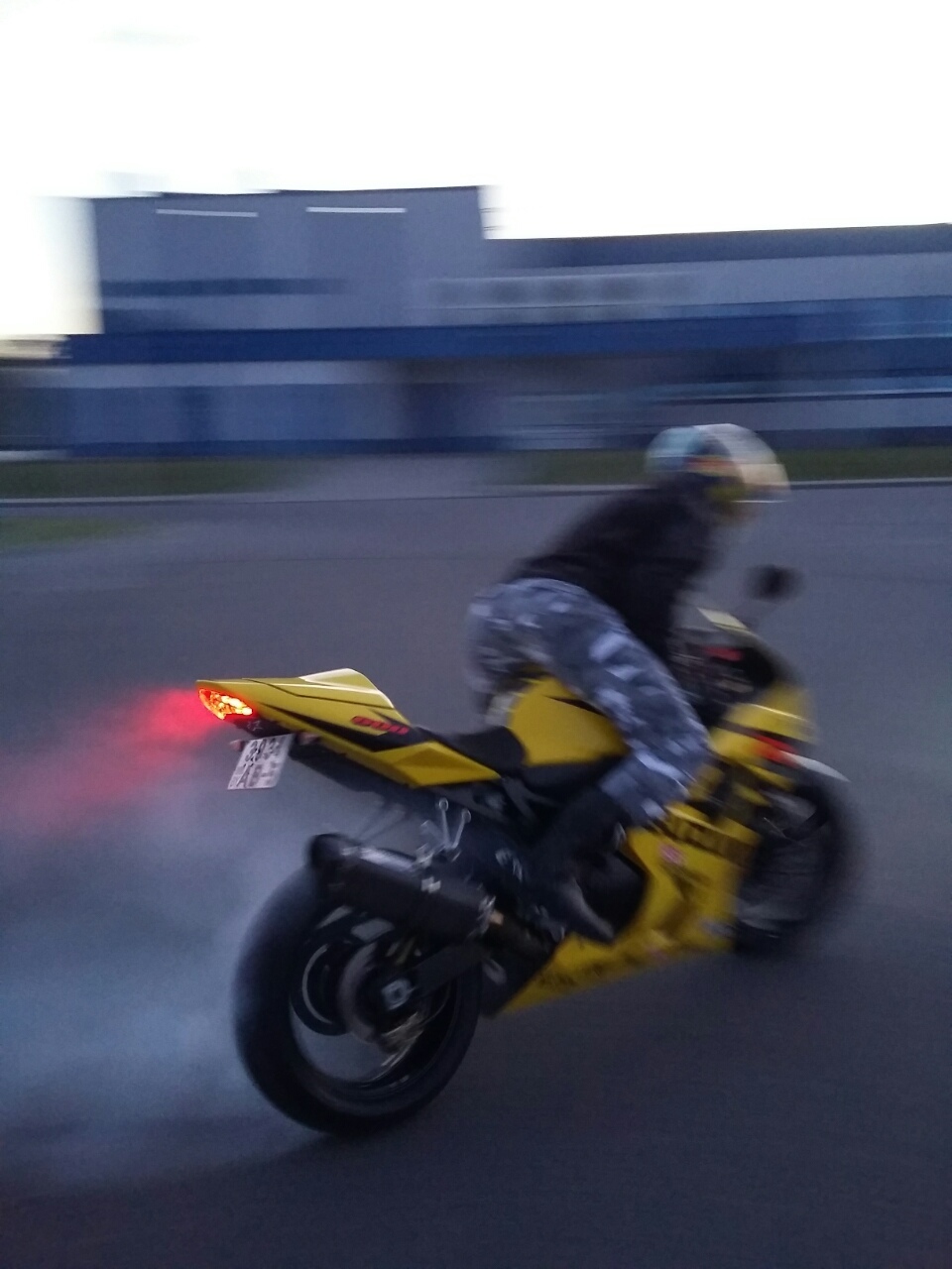 2004 SUZUKI GSX R 600 | Picture 2804448 motorcycle photo