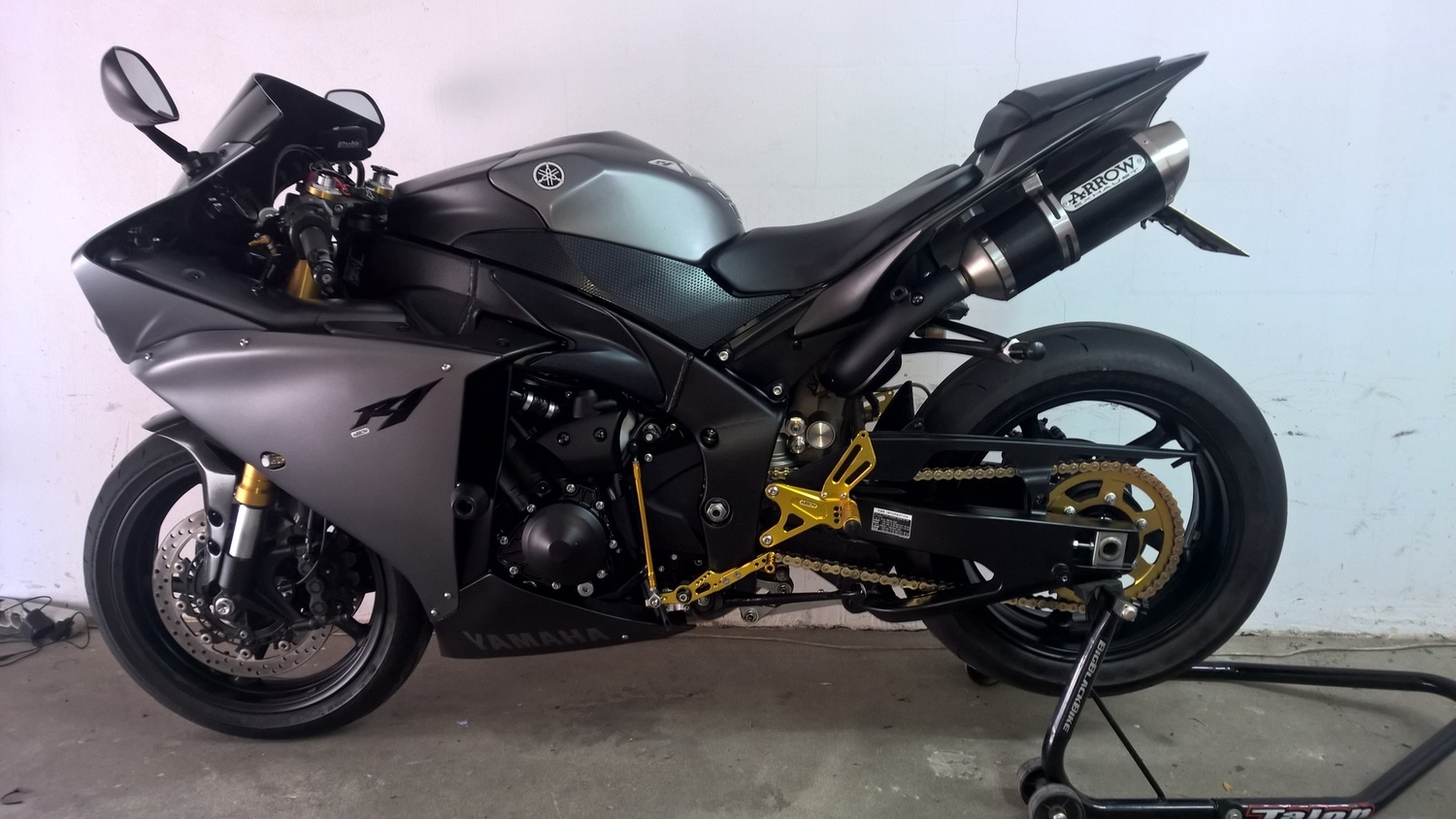 2014 YAMAHA R1 | Picture 2806546 motorcycle photo