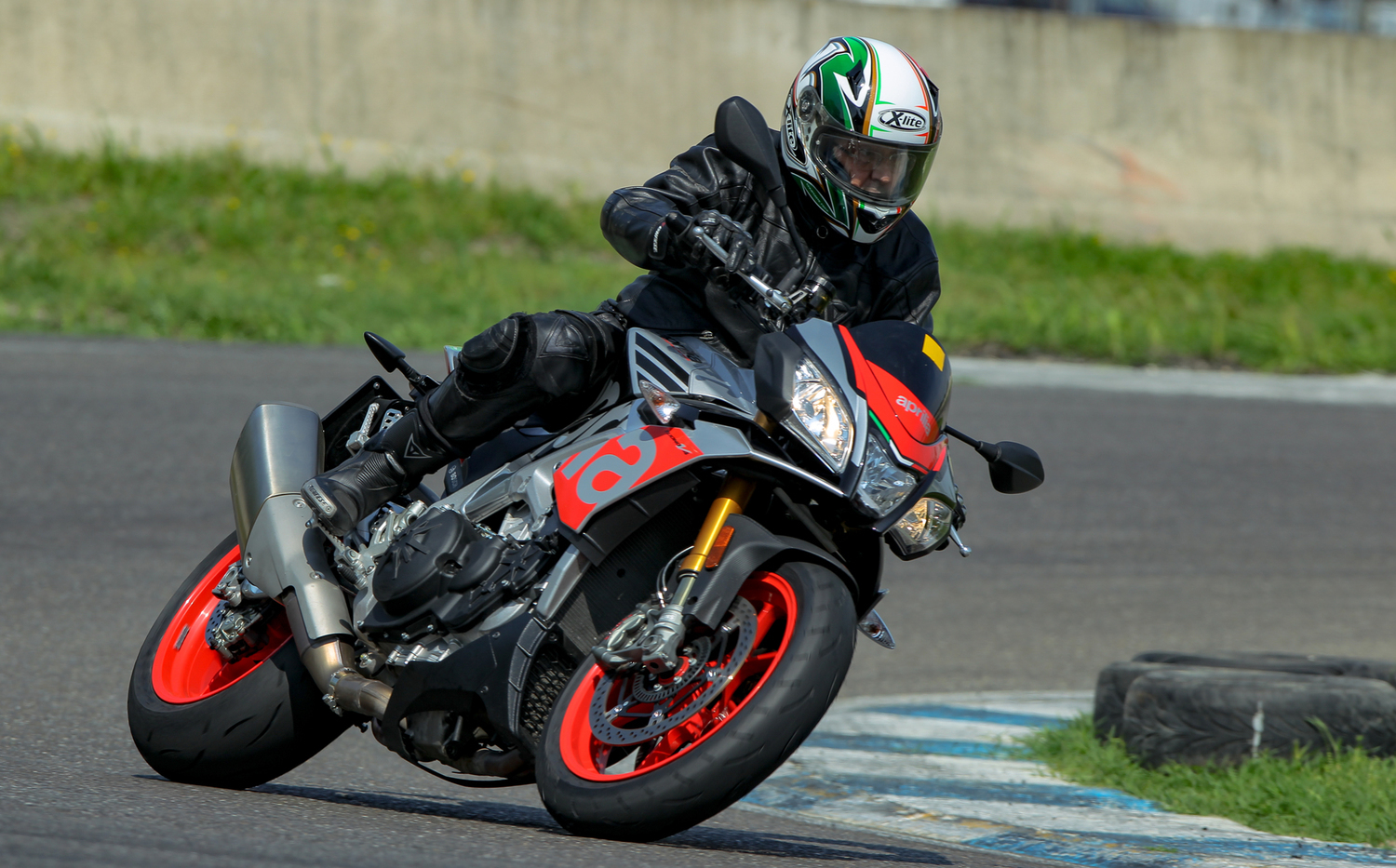 2017 APRILIA TUONO FACTORY | Picture 2808047 motorcycle photo