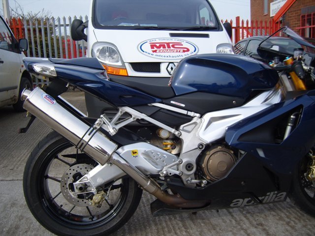 2012 APRILIA TUONO FACTORY | Picture 2812141 motorcycle photo