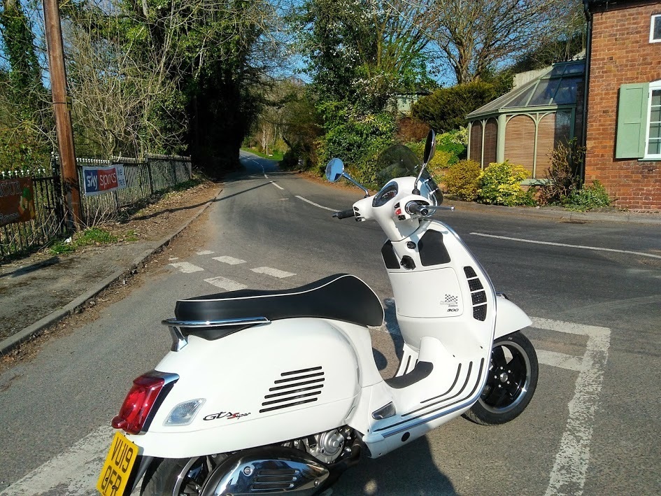 2018 VESPA GTS 300 SUPER | Picture 2813769 motorcycle photo