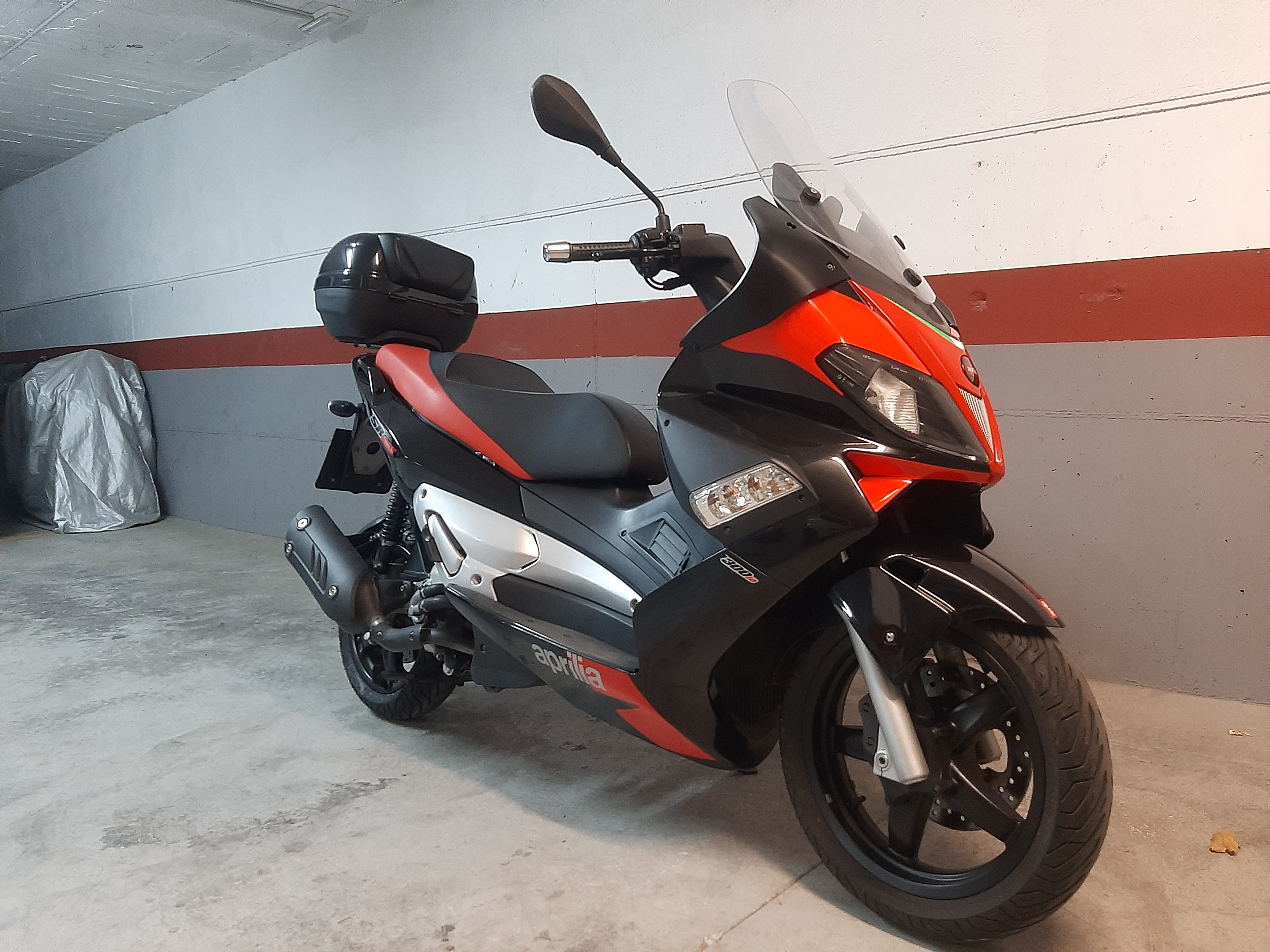  APRILIA SR MAX 300 | Picture 2823156 motorcycle photo