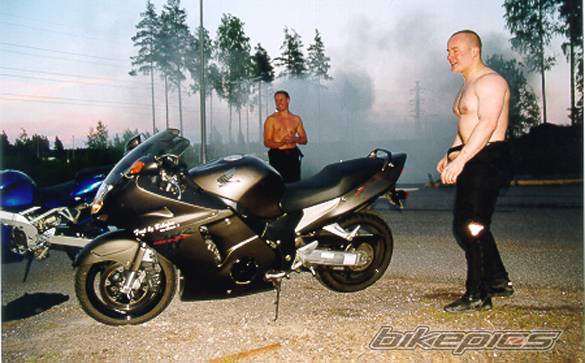 1998 HONDA CBR 1100 BLACKBIRD | Picture 2870 motorcycle photo