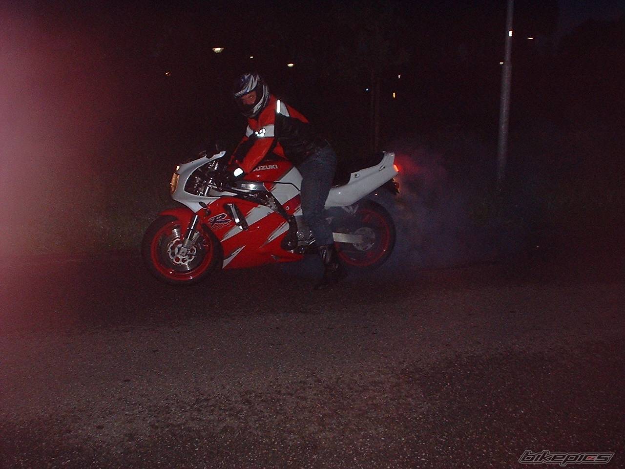 1993 SUZUKI GSX R 750 | Picture 34281 motorcycle photo