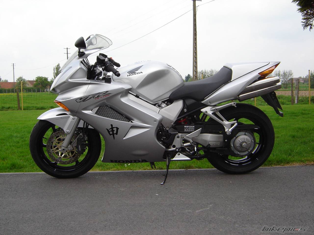 2004 HONDA VFR 800 | Picture 345152 motorcycle photo