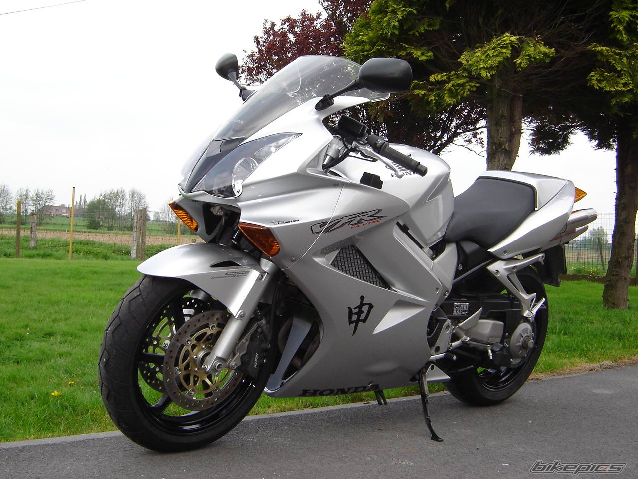 2004 HONDA VFR 800 | Picture 345160 motorcycle photo