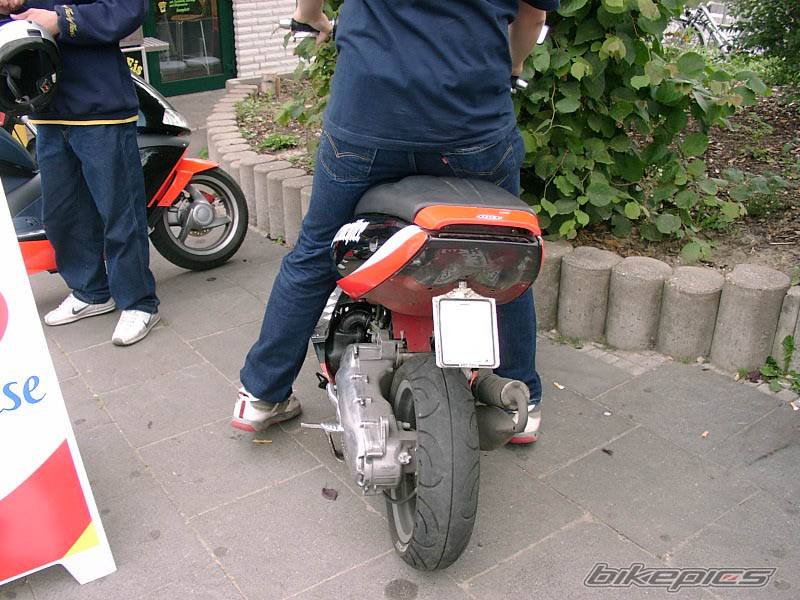 2002 APRILIA SR 50 | Picture 34701 motorcycle photo