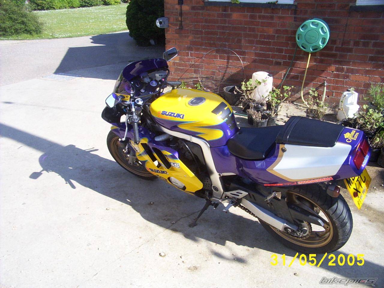 1995 SUZUKI GSX R 400 | Picture 366375 motorcycle photo