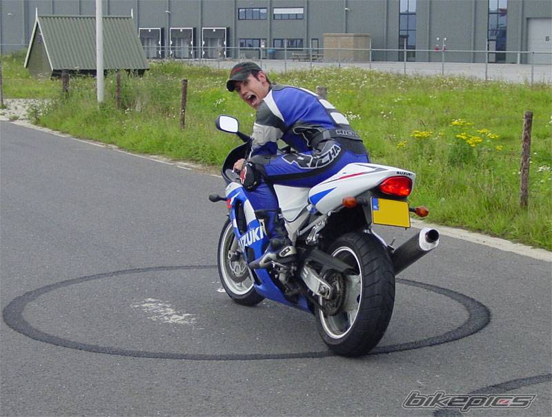 2001 SUZUKI GSX R 600 | Picture 37023 motorcycle photo