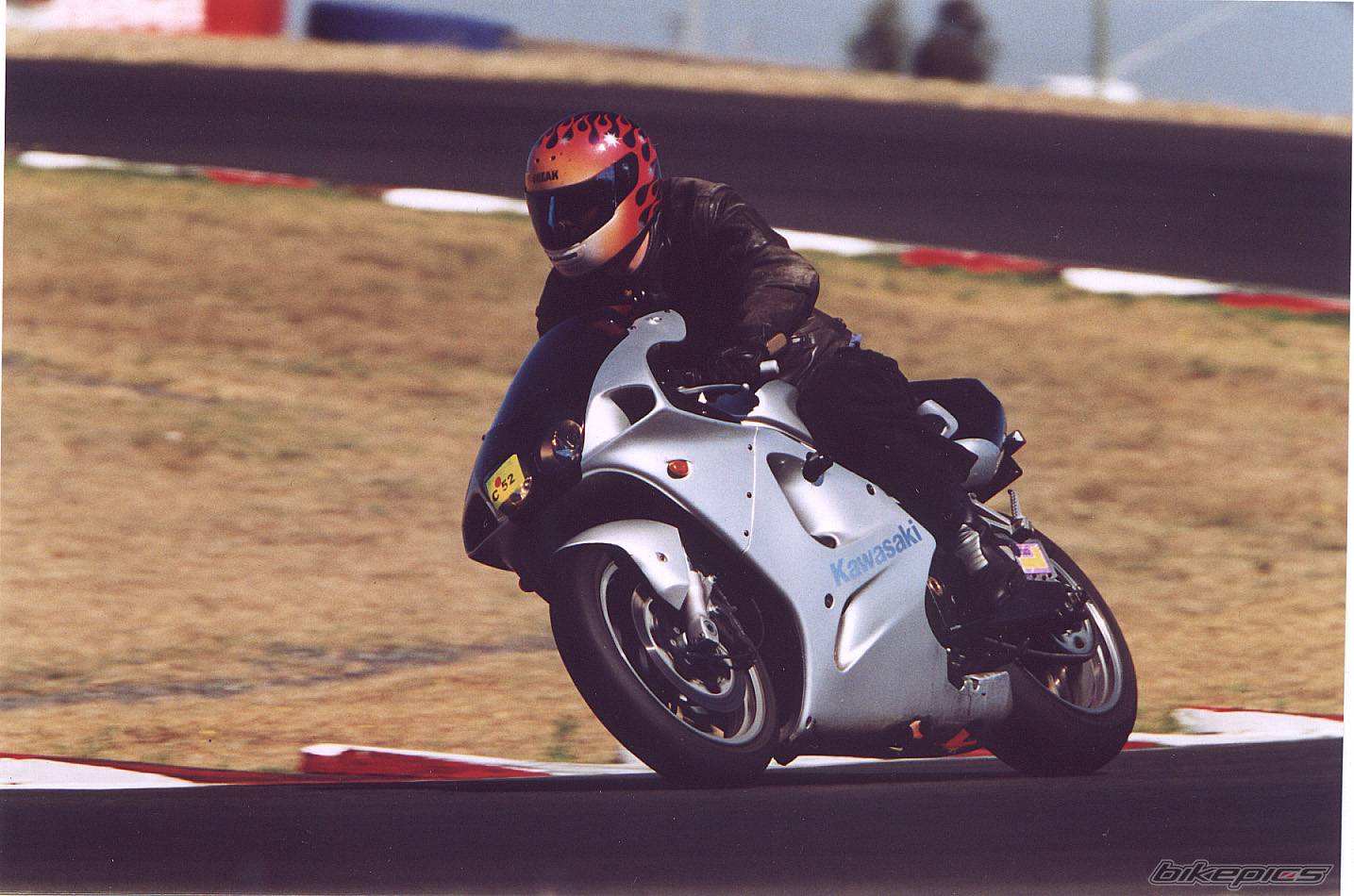 1999 KAWASAKI ZX 7R | Picture 37645 motorcycle photo