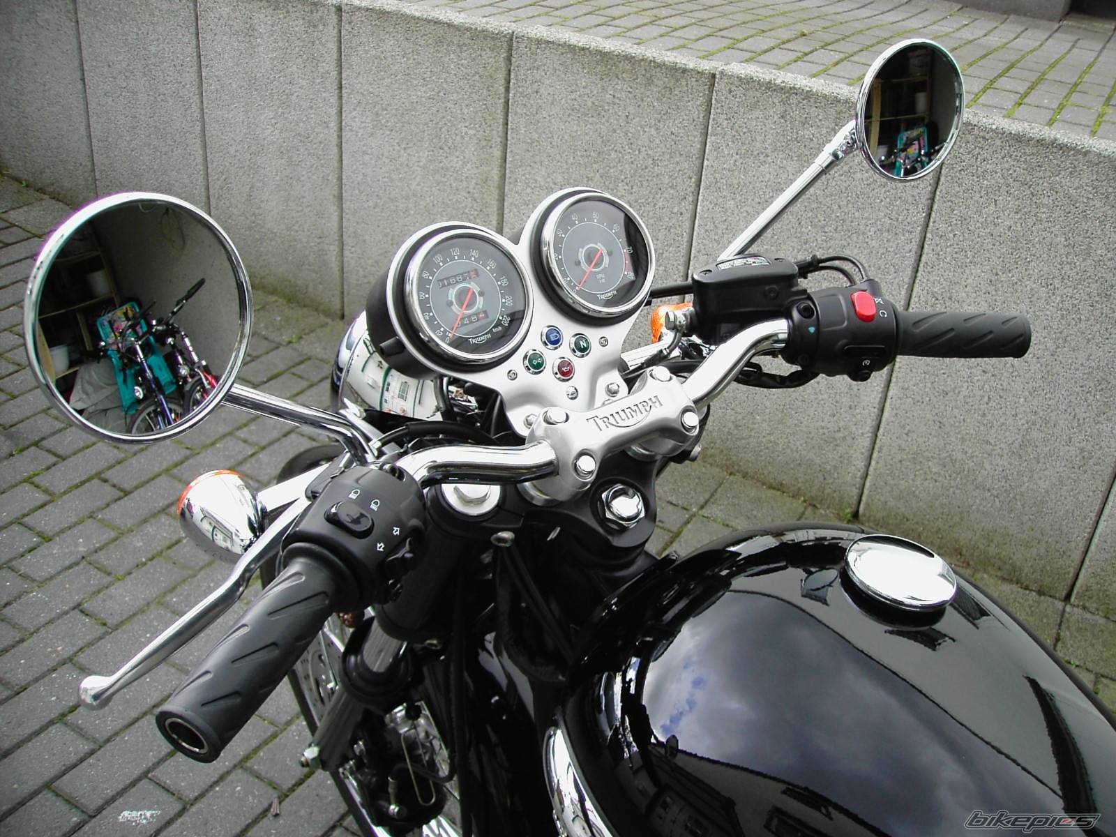 2004 TRIUMPH BONNEVILLE | Picture 405113 motorcycle photo