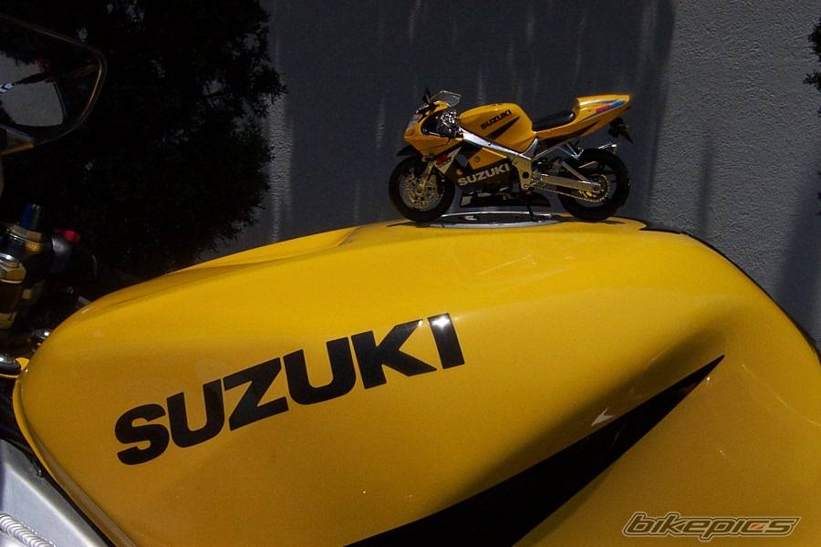 2001 SUZUKI GSX R 600 | Picture 48422 motorcycle photo