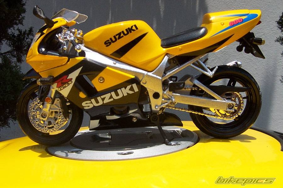 2001 SUZUKI GSX R 600 | Picture 48423 motorcycle photo