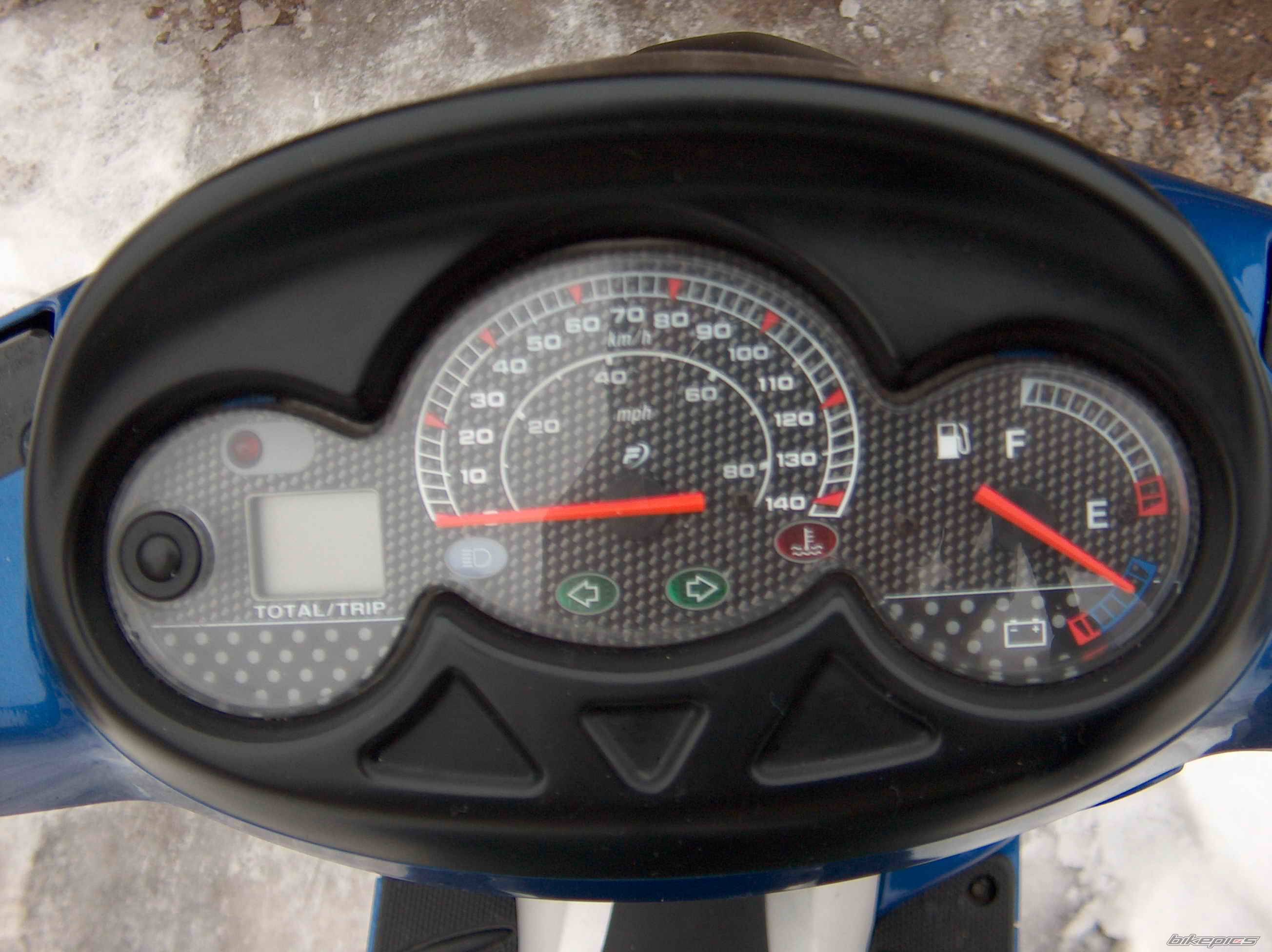 2001 YAMAHA MAXSTER 150 | Picture 524288 motorcycle photo