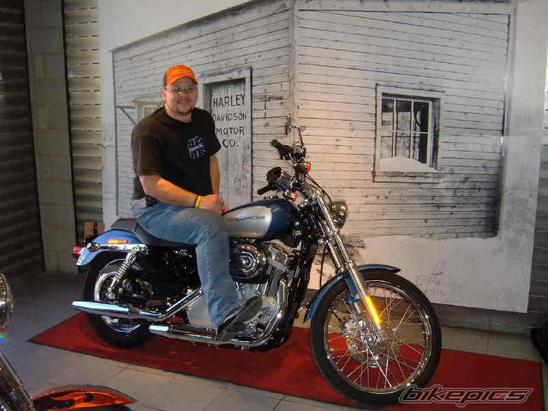 2006 HARLEY DAVIDSON XL 883C | Picture 541458 motorcycle photo