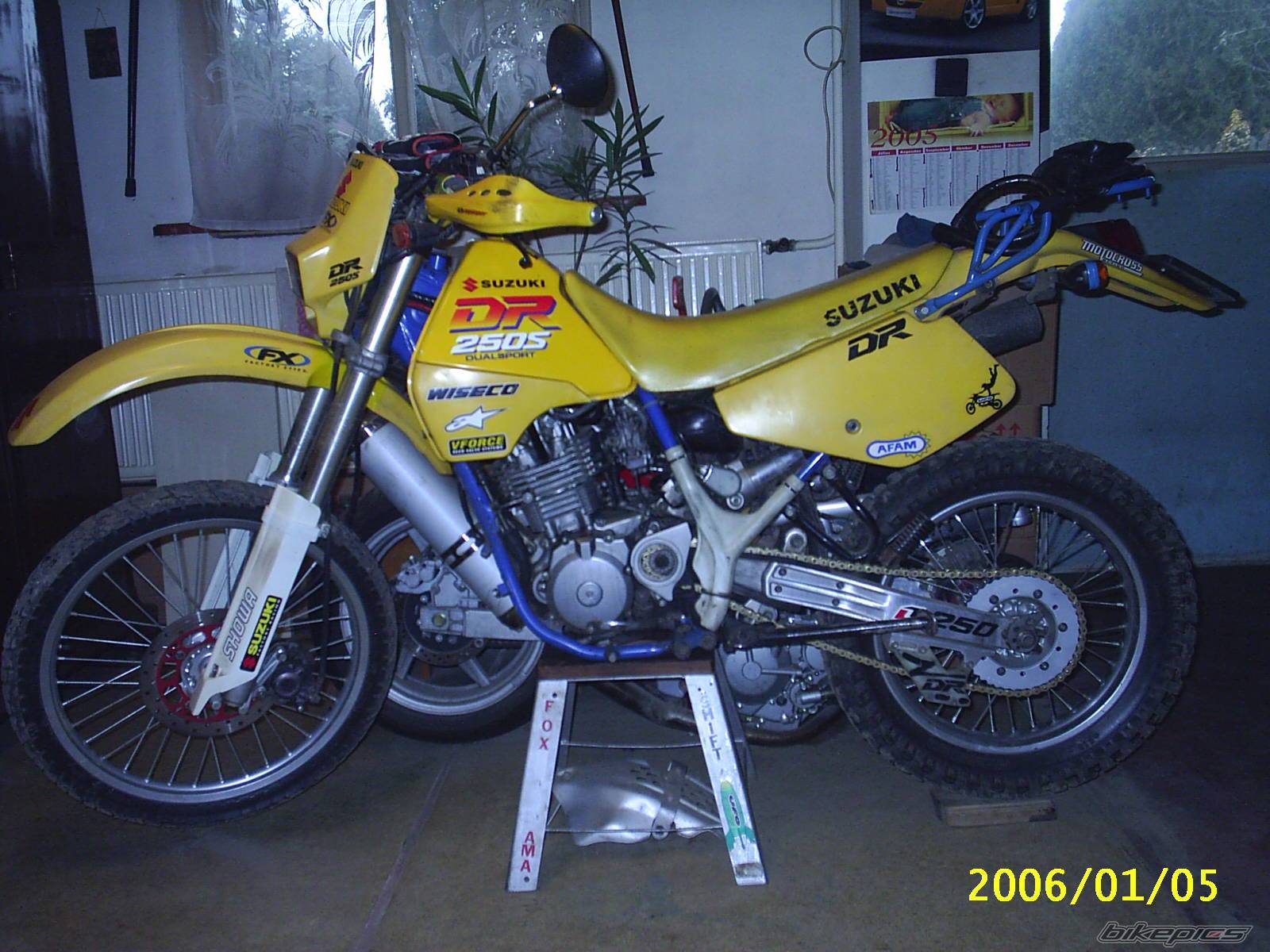 1990 SUZUKI DR 250 | Picture 547603 motorcycle photo