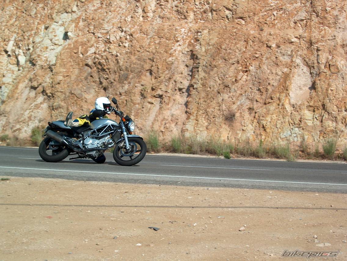 2002 HONDA VTR 250 | Picture 54764 motorcycle photo