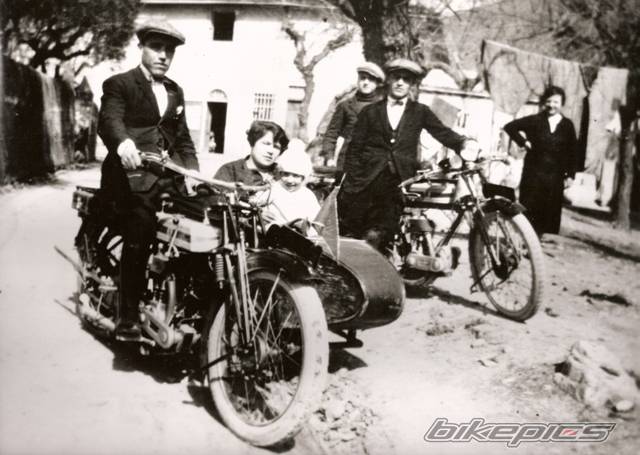 2001 TRIUMPH BONNEVILLE | Picture 567293 motorcycle photo
