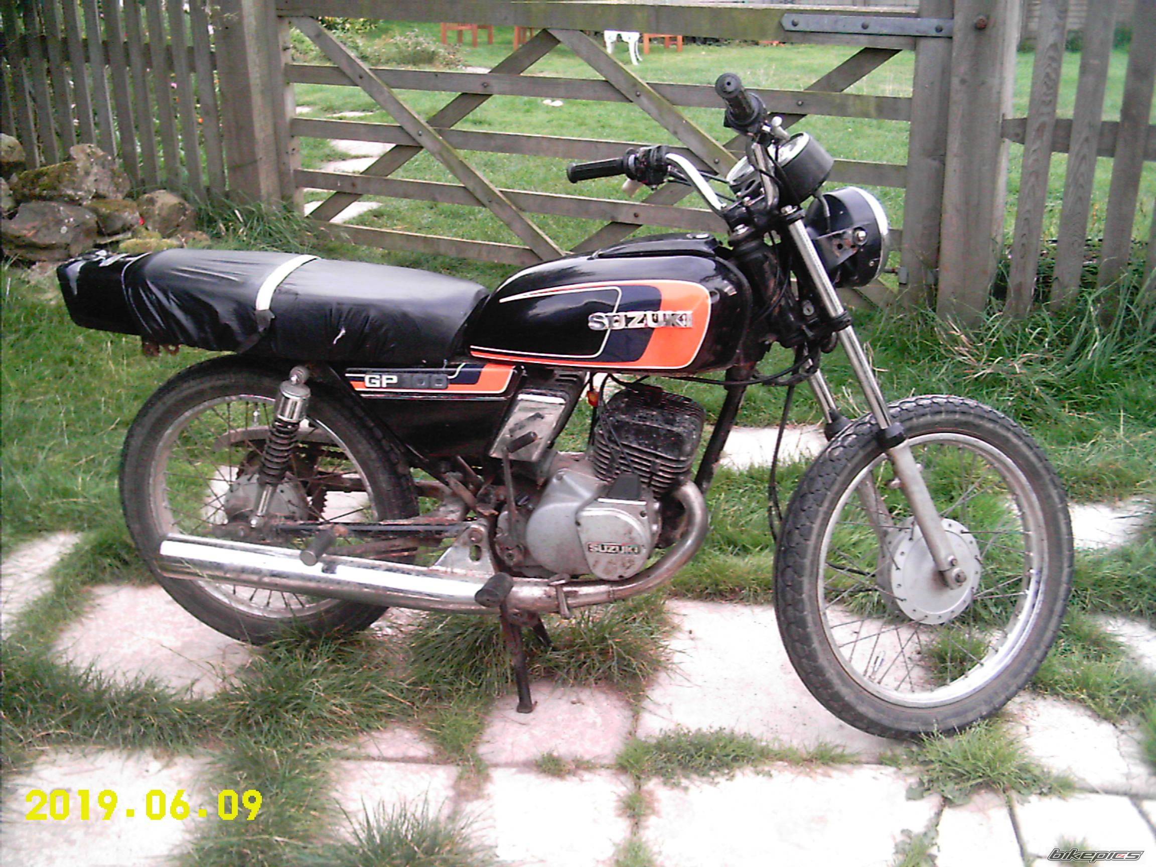 1990 SUZUKI GP 100 | Picture 595464 motorcycle photo
