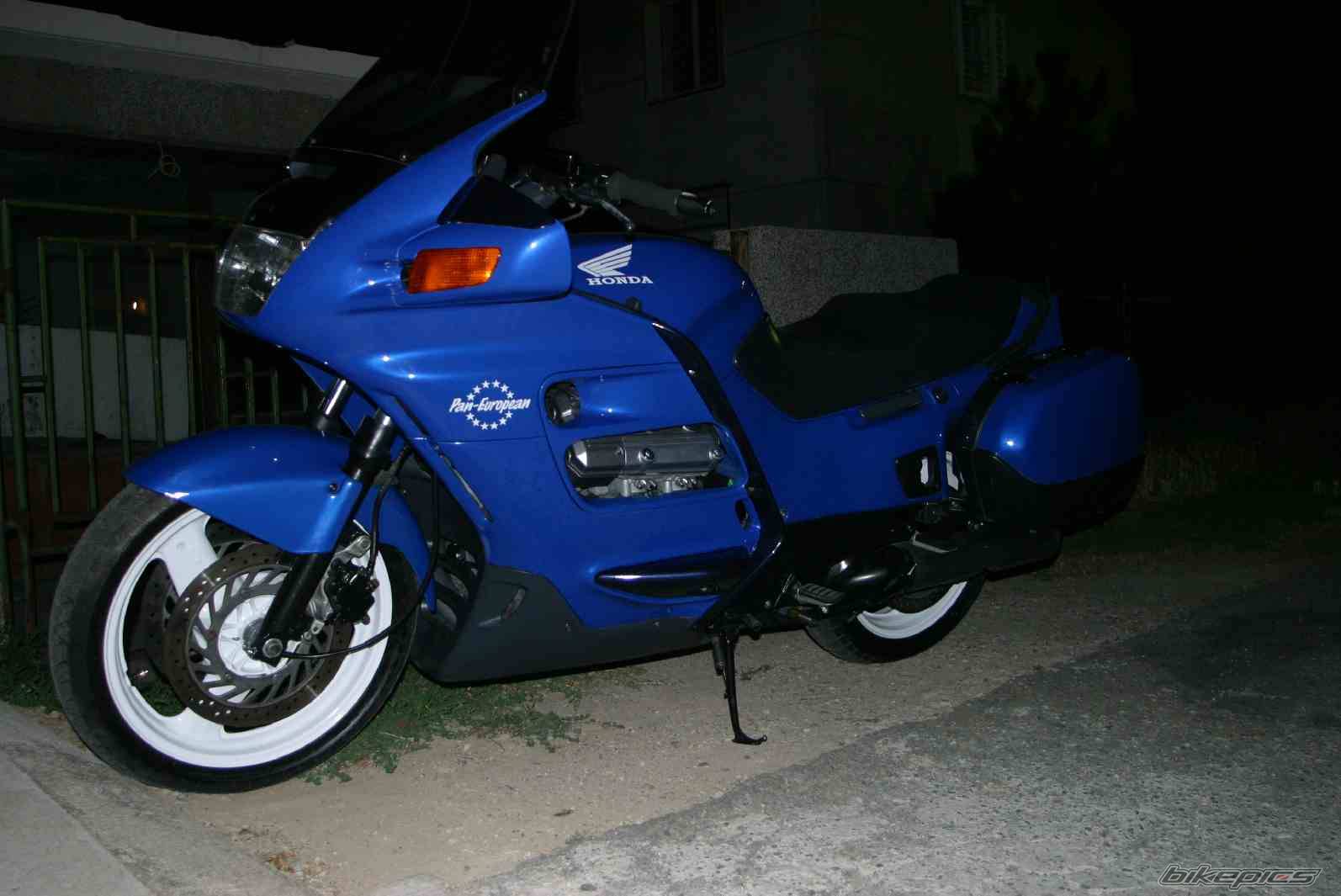 2000 HONDA ST 1300 | Picture 60070 motorcycle photo
