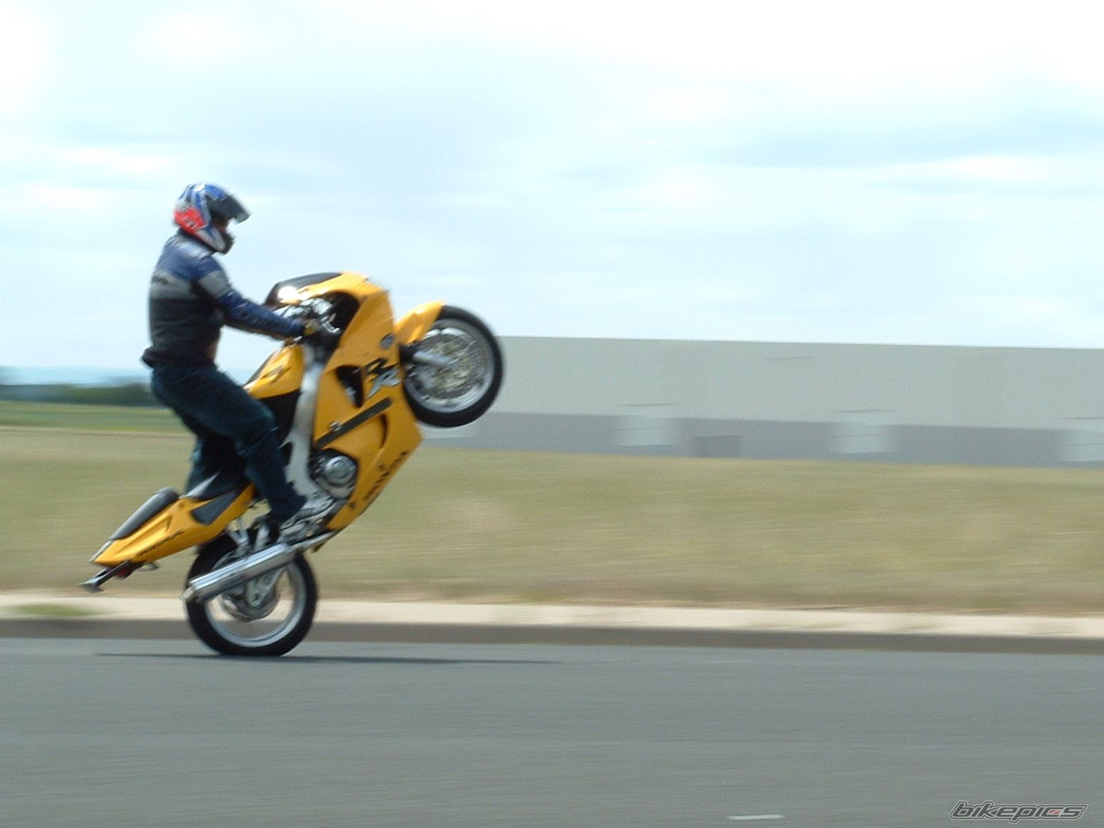 2005 YAMAHA YZF R1 | Picture 602037 motorcycle photo