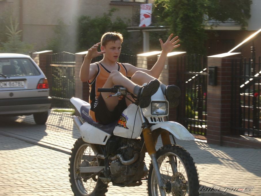 1995 SUZUKI DR 125 | Picture 615173 motorcycle photo