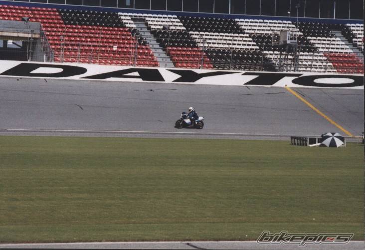 1986 SUZUKI GSX R 1100 | Picture 6378 motorcycle photo