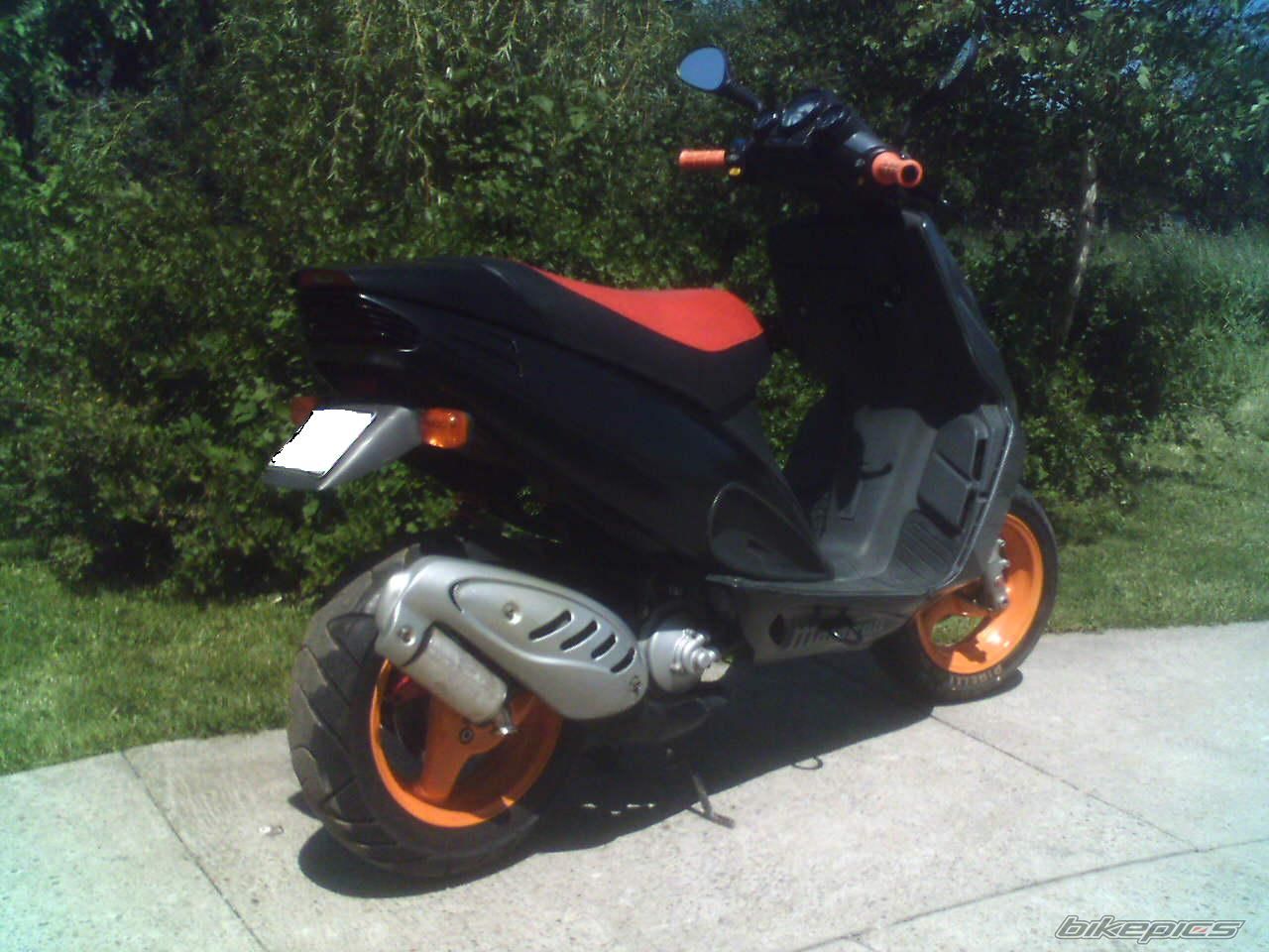 2000 MALAGUTI F 12 50 | Picture 644942 motorcycle photo