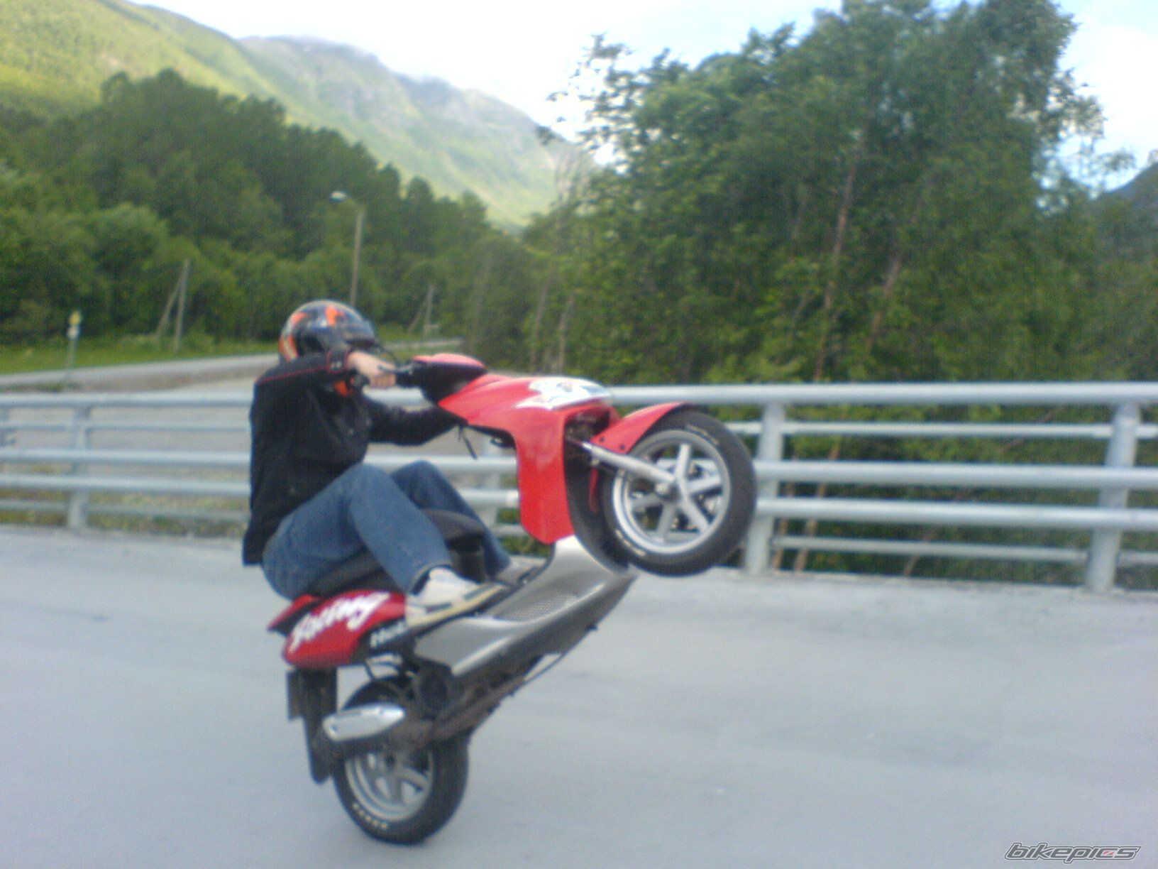 2004 YAMAHA JOG R CS 50 | Picture 645453 motorcycle photo