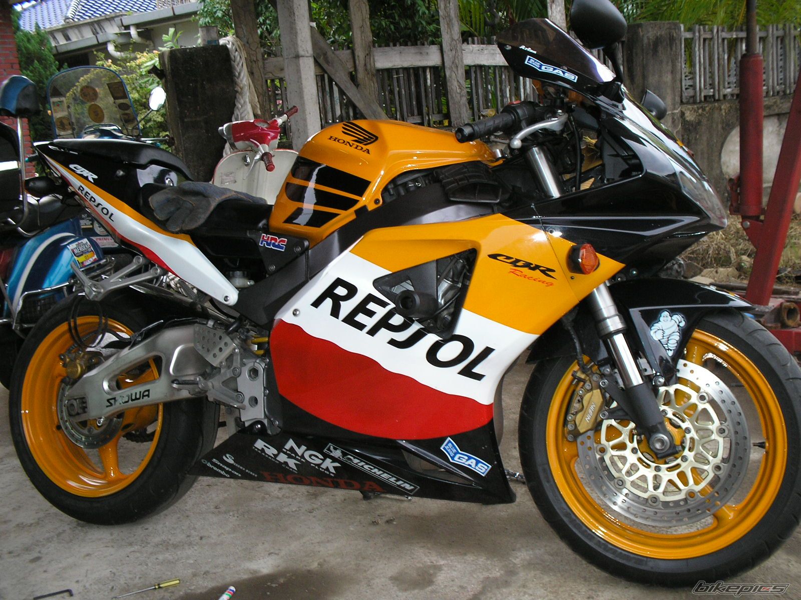 1990 HONDA CBR 900 | Picture 646448 motorcycle photo