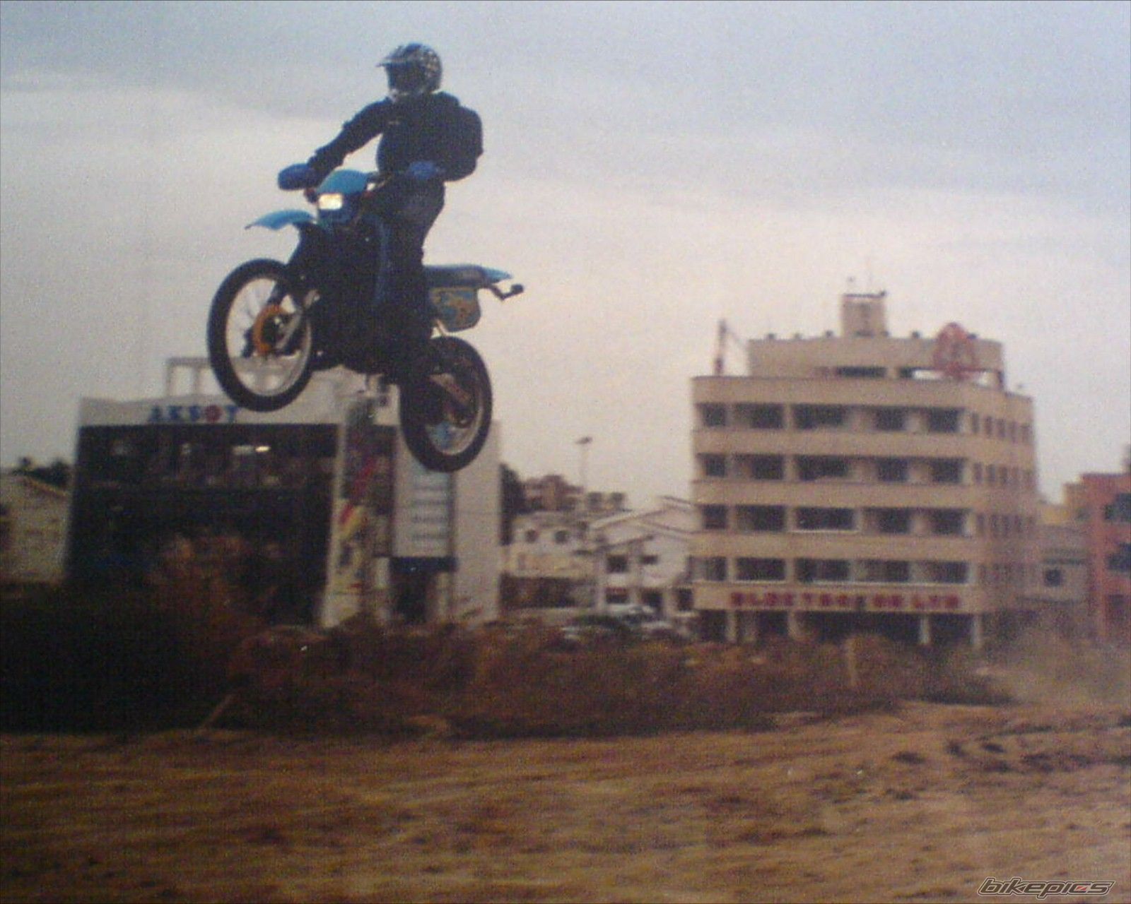 1990 YAMAHA DT 200 | Picture 649202 motorcycle photo