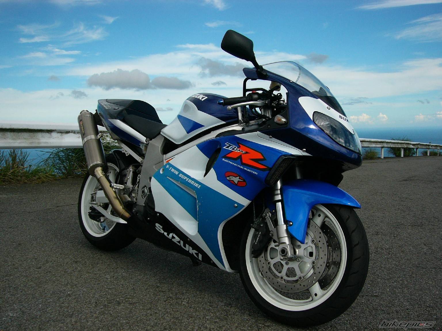 2000 SUZUKI TL1000R | Picture 66262 motorcycle photo