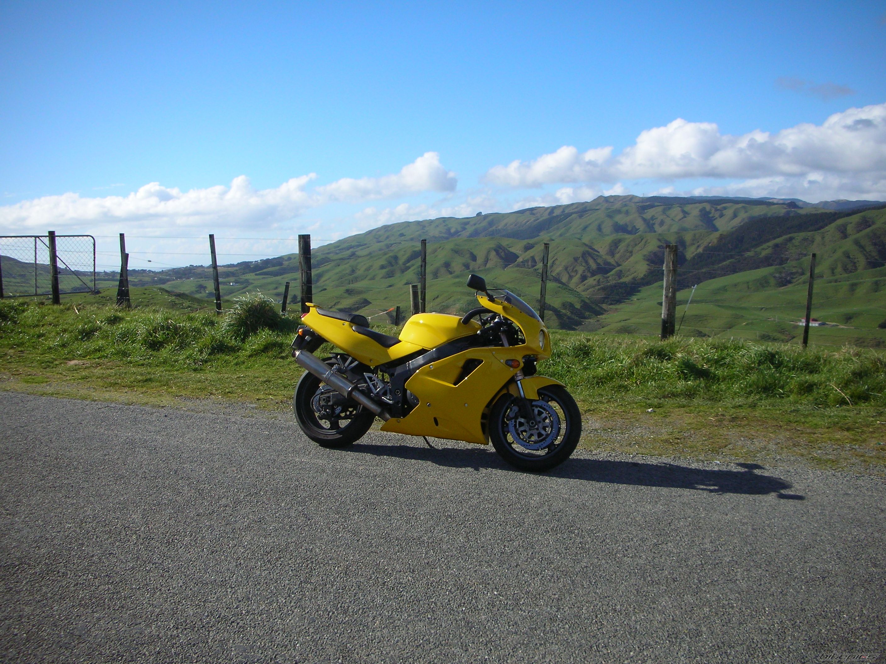1992 KAWASAKI ZXR 750 | Picture 666488 motorcycle photo