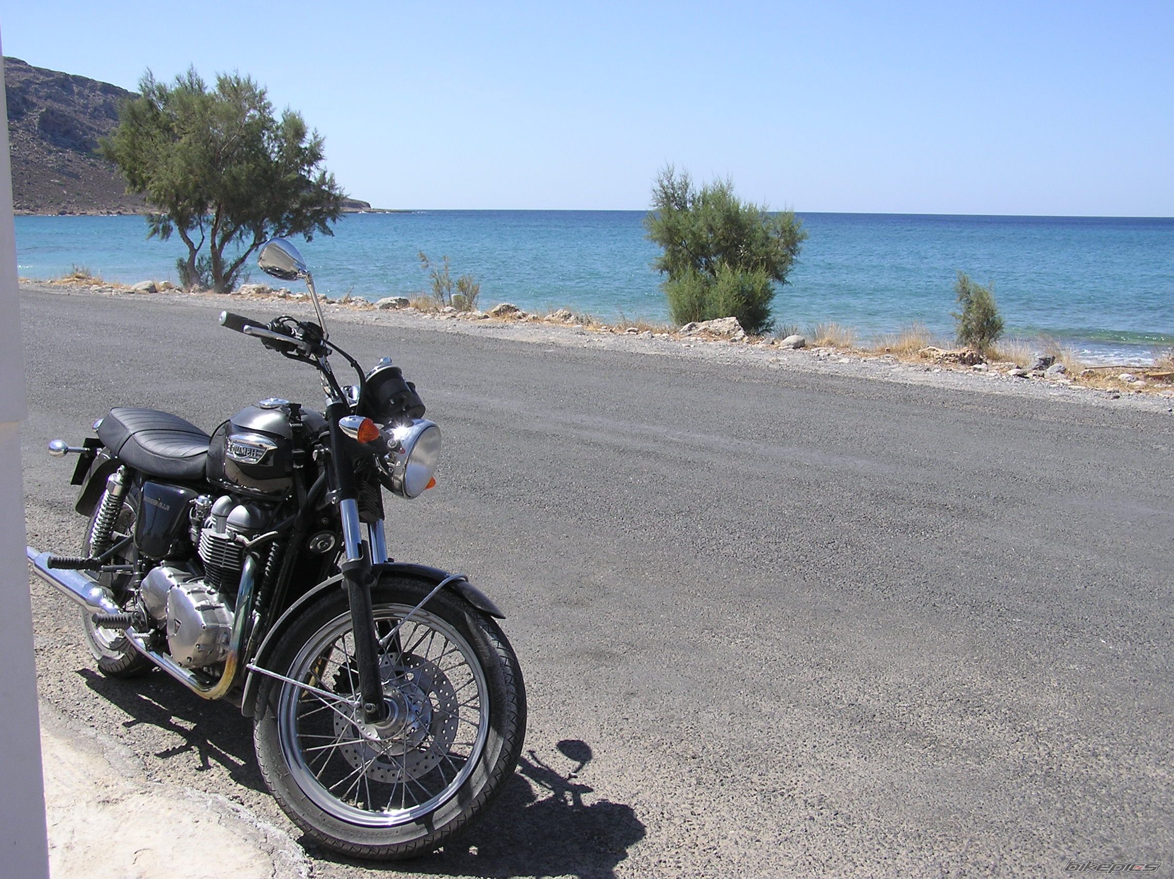 2004 TRIUMPH BONNEVILLE | Picture 672670 motorcycle photo