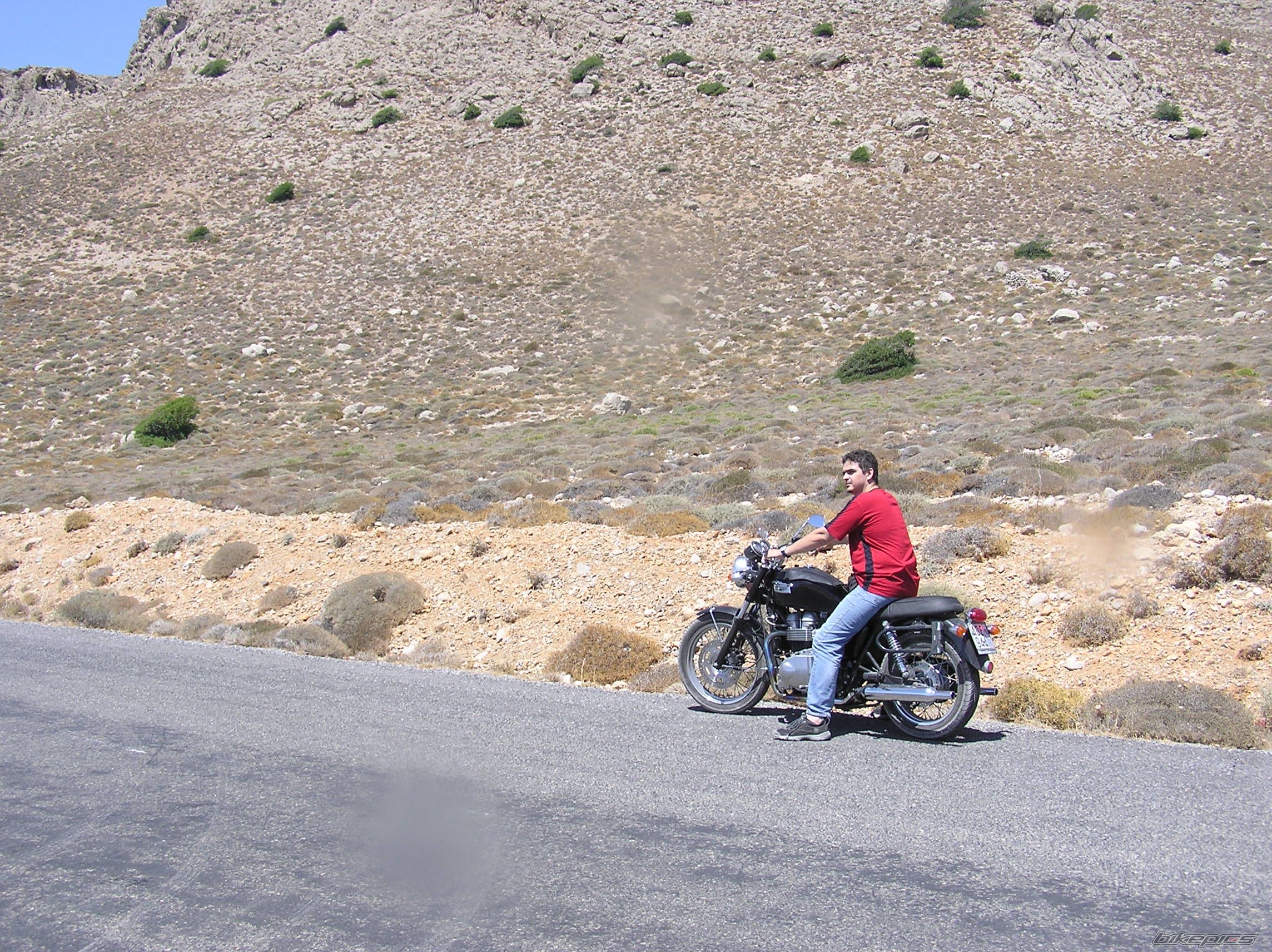 2004 TRIUMPH BONNEVILLE | Picture 672673 motorcycle photo