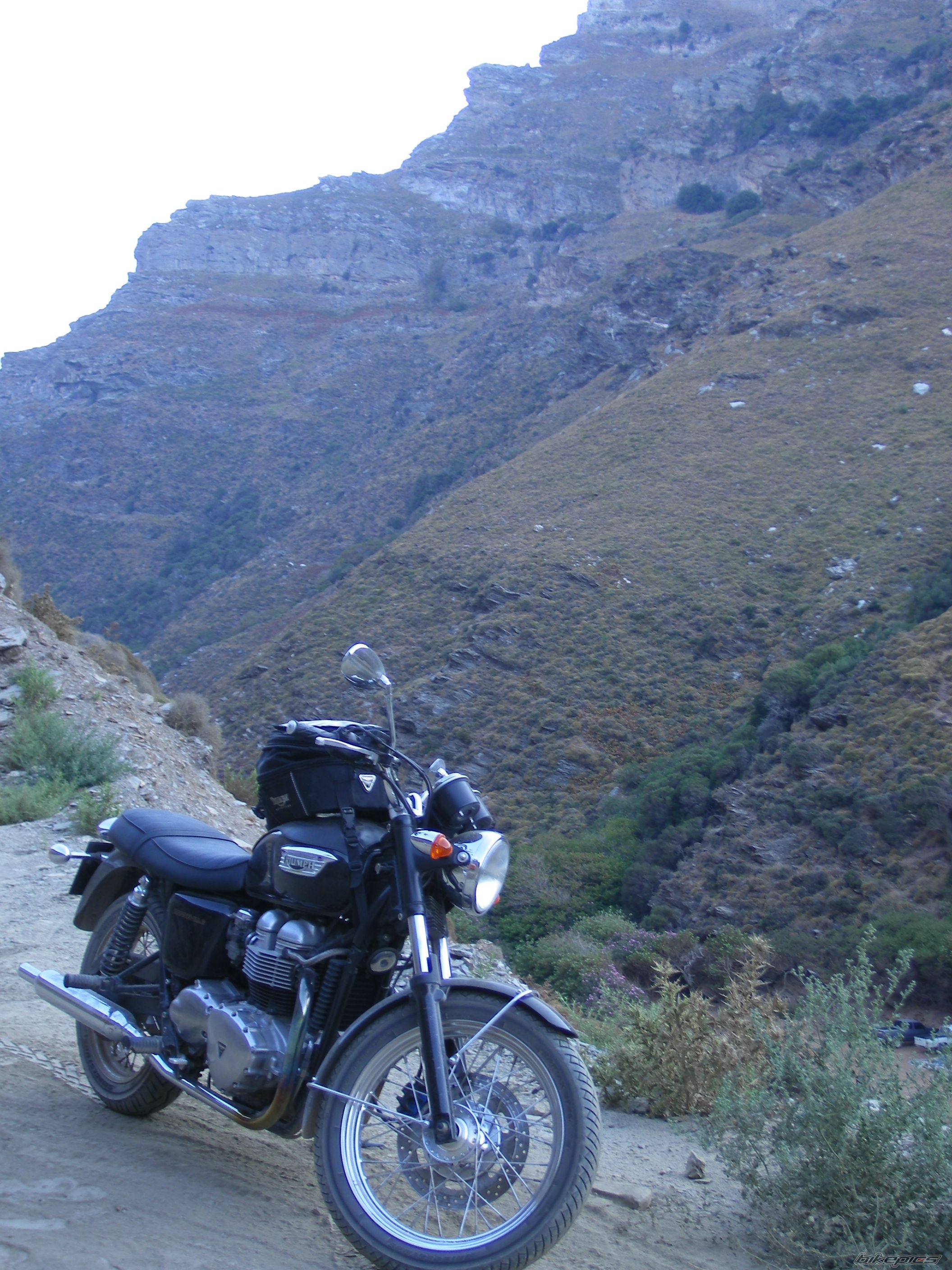 2004 TRIUMPH BONNEVILLE | Picture 672682 motorcycle photo