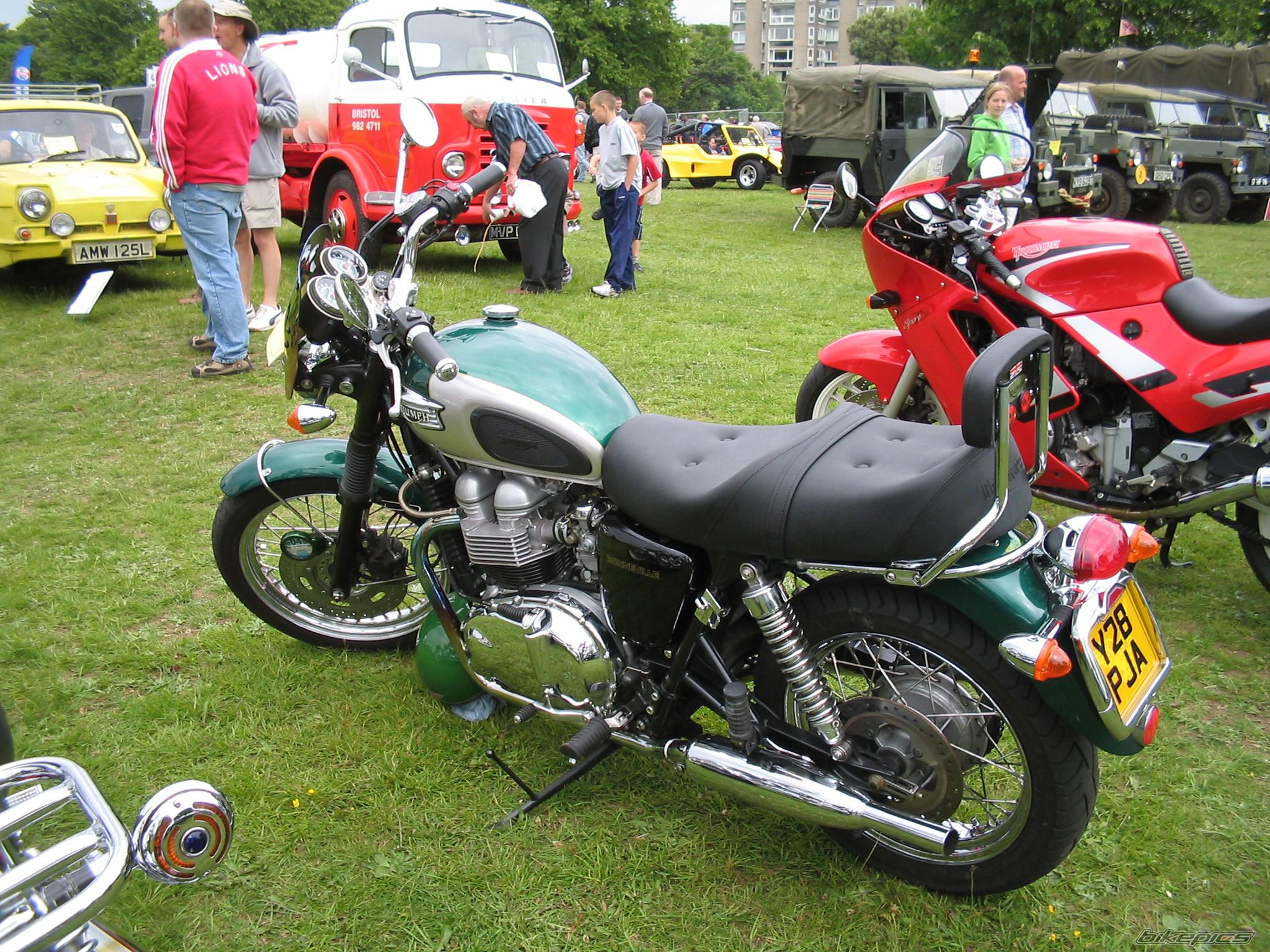 2001 TRIUMPH BONNEVILLE | Picture 674787 motorcycle photo