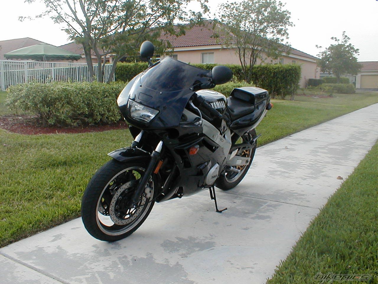 1991 YAMAHA FZR 600 | Picture 684030 motorcycle photo