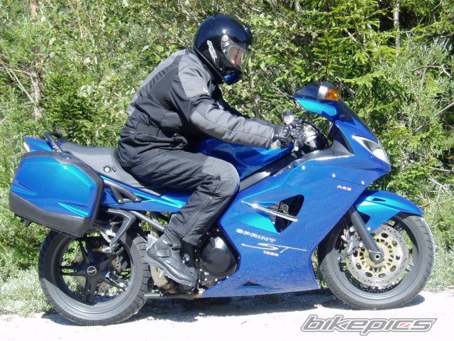 2006 TRIUMPH SPRINT ST | Picture 689449 motorcycle photo