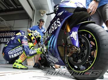 2005 YAMAHA YZR M1 | Picture 711875 motorcycle photo