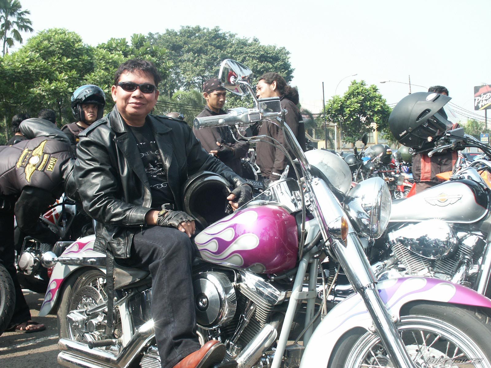 1998 HARLEY DAVIDSON HERITAGE SOFTAIL STANDARD | Picture 716418 motorcycle photo